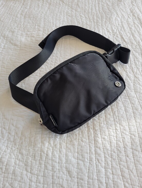 lululemon athletica Handbags - lululemon athletica Black Women’s Belt Bag